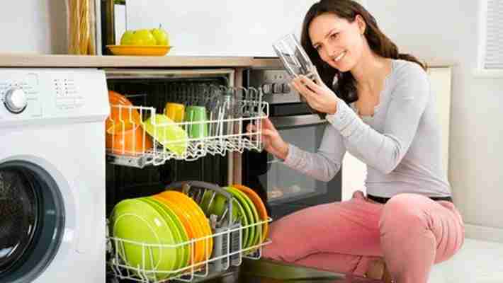 Come scegliere la lavastoviglie per avere piatti sempre puliti e brillanti